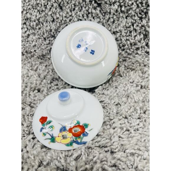 Arita Ware Flower Pattern Ceramic Bowl with Lid Japanese Home Decoration - Picture 6 of 9